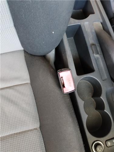anclaje cinturon delantero derecho skoda octa