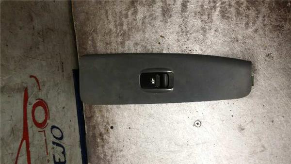 CERATO Botonera Puerta Delantera Derecha CERATO Botonera Puerta Delantera Derecha