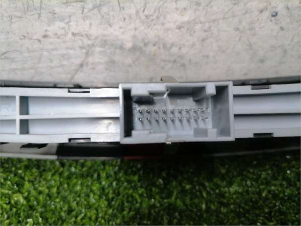 II Tipo 356 Berlina 2016- Interruptor Luces Emergencia