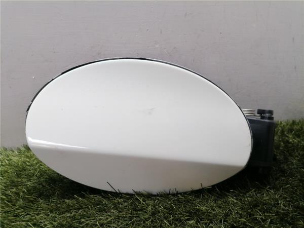 tapa exterior combustible mercedes benz clase