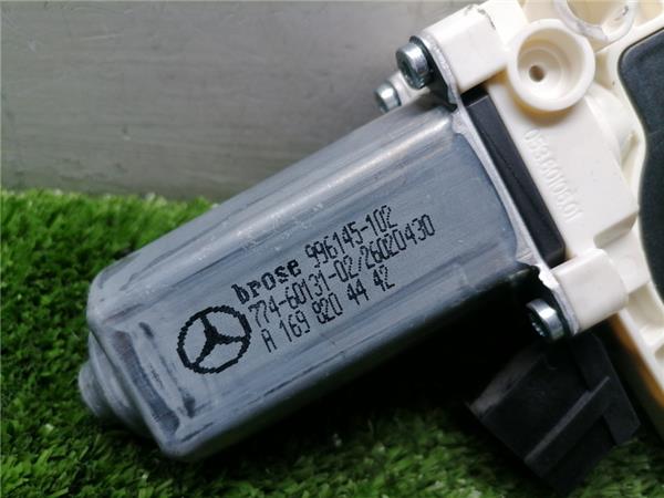 Clase A BM 16906.2004- MOTOR ELEVALUNAS DELANTERO DERECHO