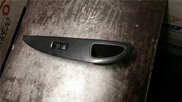 botonera puerta delantera derecha nissan prim