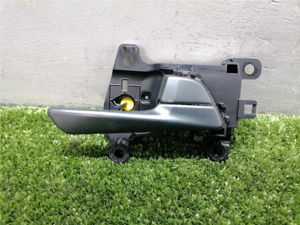 manilla interior puerta delantera derecha hyu