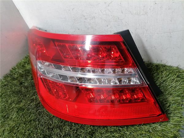 piloto trasero izquierdo mercedes benz clase