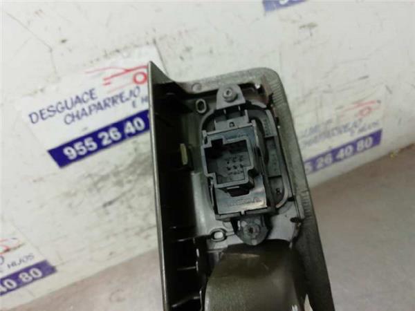 Botonera Puerta Trasera Izquierda D