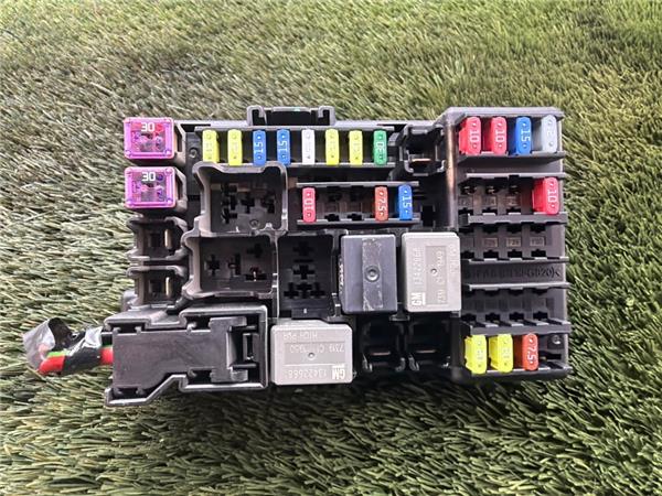 caja fusiblesrele opel corsa e 2014  13 expre