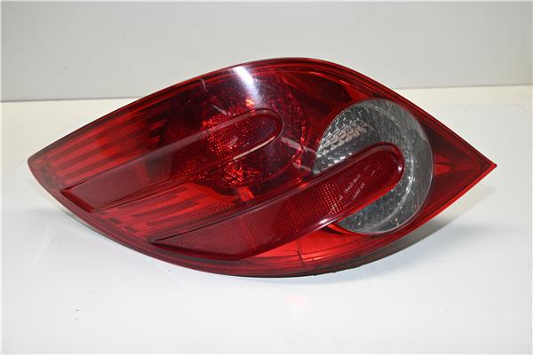 piloto trasero izquierdo mercedes benz clase