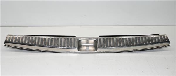 moldura porton trasero mercedes benz clase c