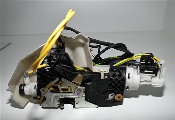 cerradura puerta trasera izquierda mercedes b