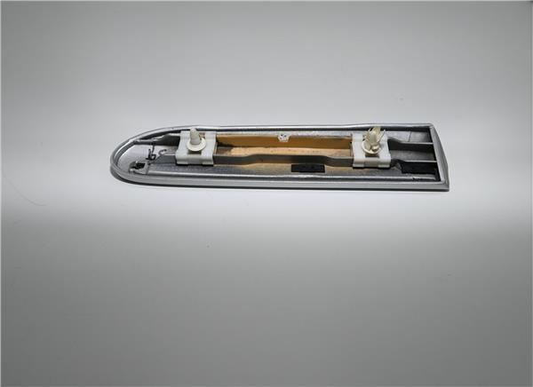 moldura aleta delantera izquierda mercedes be