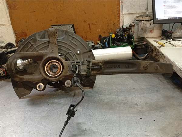 mangueta delantera derecha mercedes benz clas