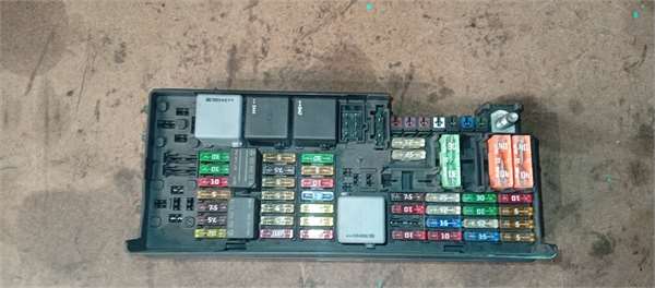 caja fusiblesrele mercedes benz clase ml bm 1