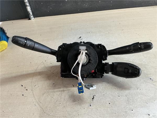 com 2000 peugeot 307 berlina (s2)(06.2005 >) 1.6 x line [1,6 ltr.   80 kw hdi]