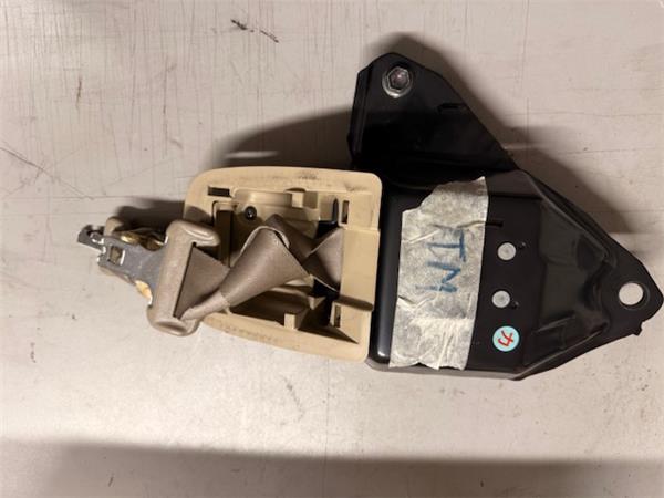 cinturon seguridad trasero central toyota rav