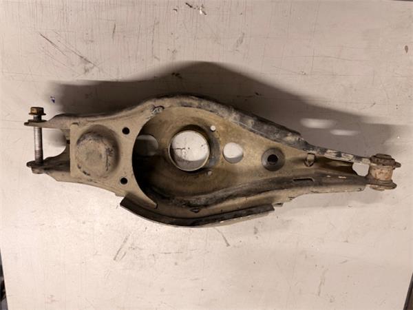 brazo inferior trasero derecho toyota rav4 a3