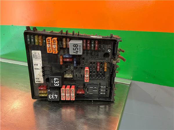 caja fusiblesrele volkswagen golf v 1k1 10200