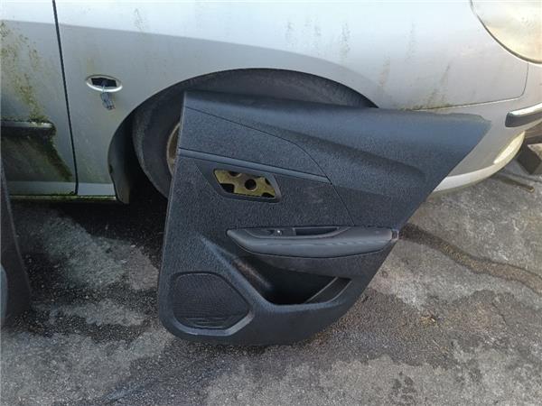 guarnecido puerta trasera derecha peugeot 208