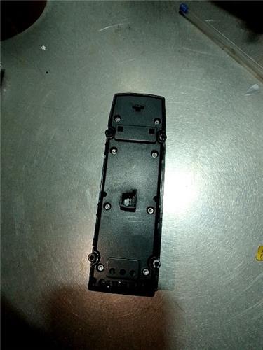 Botonera Puerta Delantera Izquierda