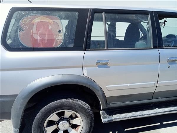 puerta trasera derecha mitsubishi montero spo