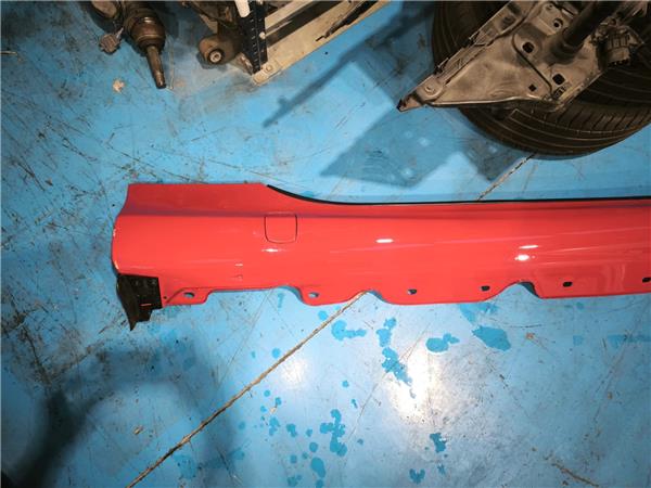 spoiler talonera lateral derecha mercedes ben