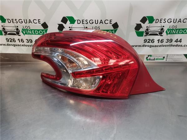 piloto trasero izquierdo peugeot 208 012012