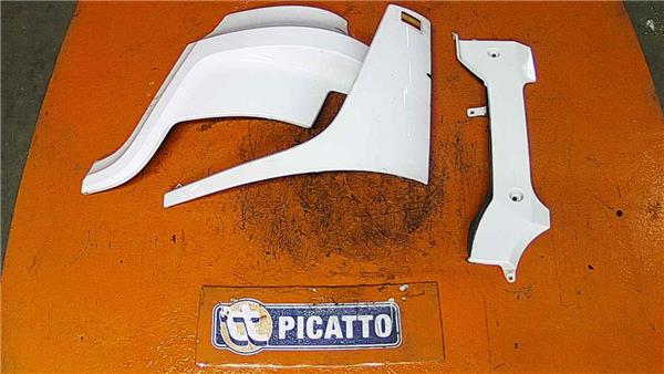 embellecedor faro delantero izquierdo mercede