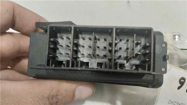  MOTOR ELEVALUNAS DELANTERO DERECHO Seat Ibiza 6L104.2002- 3780320 PIZ/776/3f/3f/3780320/3f3fd3c0-2de8-42c4-add2-cc8e8e5ea0d8.jpg