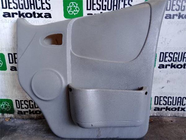 guarnecido puerta delantera derecha nissan pr