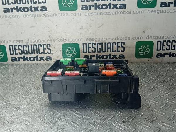 caja fusiblesrele volkswagen tiguan 20 tdi 14