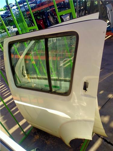Puerta Trasera Izquierda Nissan 2.5