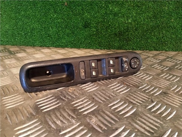 botonera puerta delantera izquierda peugeot 5