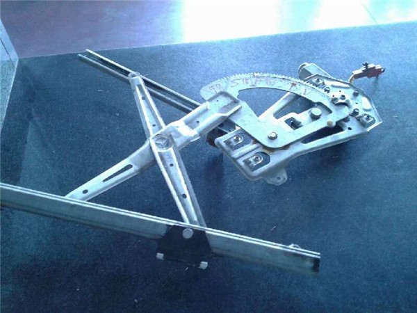 elevalunas electrico delantero derecho chrysl