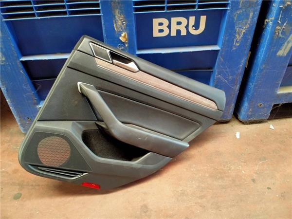 guarnecido puerta trasera derecha volkswagen