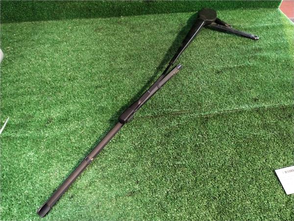 brazo limpiaparabrisas delantero derecho merc
