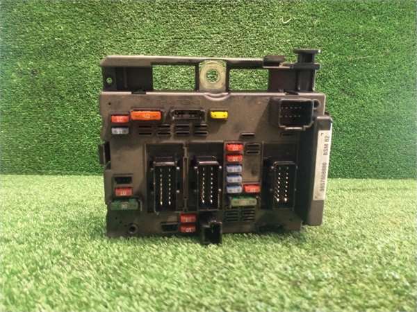 caja fusiblesrele peugeot 206 1998  14 e musi