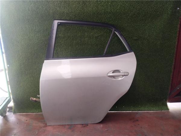 puerta trasera izquierda toyota auris e15 102
