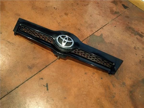 rejilla capo toyota corolla verso r1 2004 22