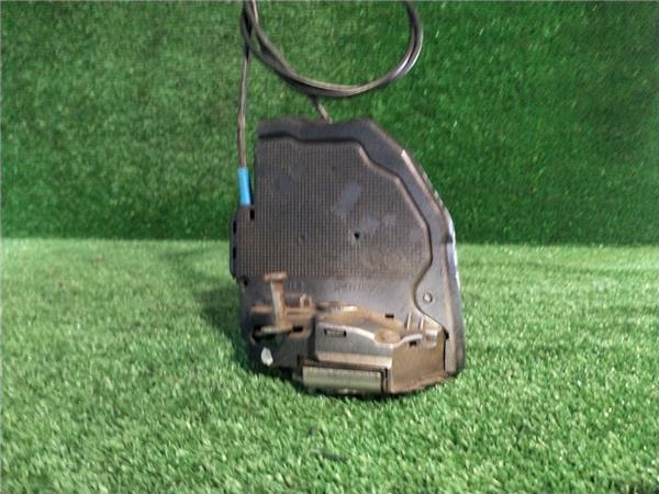 cerradura puerta trasera derecha toyota auris