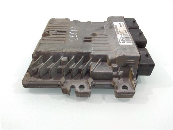 31355712 Centralita motor uce Volvo V40 2284480 PIZ/781/43/43/2284480/43430714-bb06-4be1-ae37-c199ae5062bf.jpg