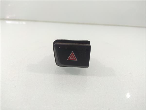 interruptor luces emergencia peugeot 2008 2