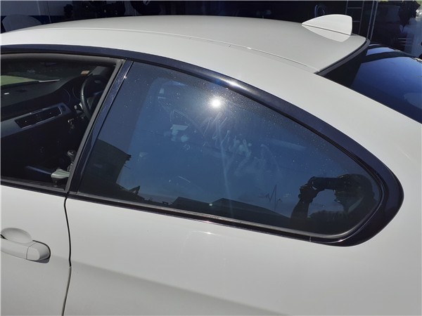 luna puerta trasera izquierda bmw serie 3 cou