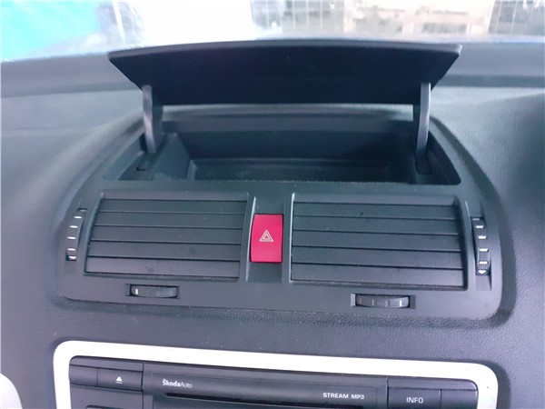 interruptor luces emergencia skoda octavia be