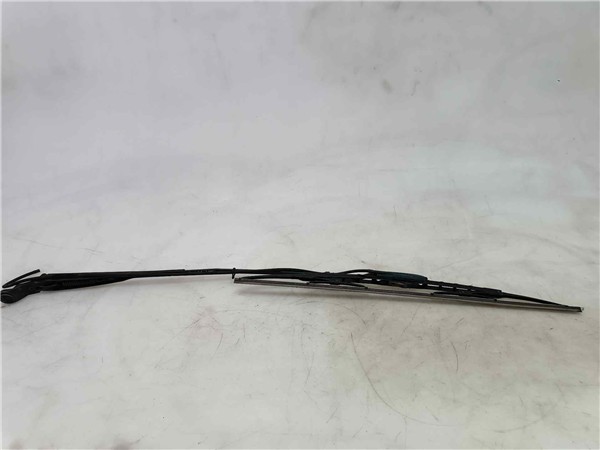 brazo limpiaparabrisas delantero derecho merc