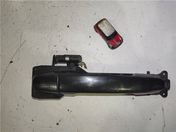 maneta exterior delantera derecha toyota auri