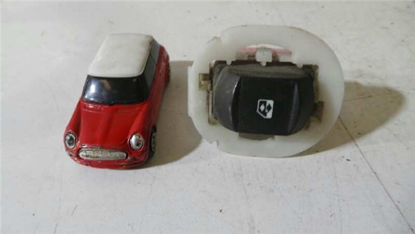botonera puerta delantera derecha renault megane ii classic berlina 2003