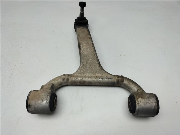 brazo superior delantero derecho mercedes ben