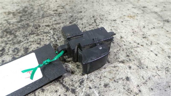 botonera puerta trasera derecha nissan primer