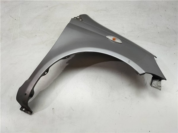 aleta delantera derecha toyota yaris ncp1nlp1