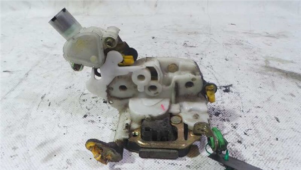 cerradura puerta delantera izquierda nissan p