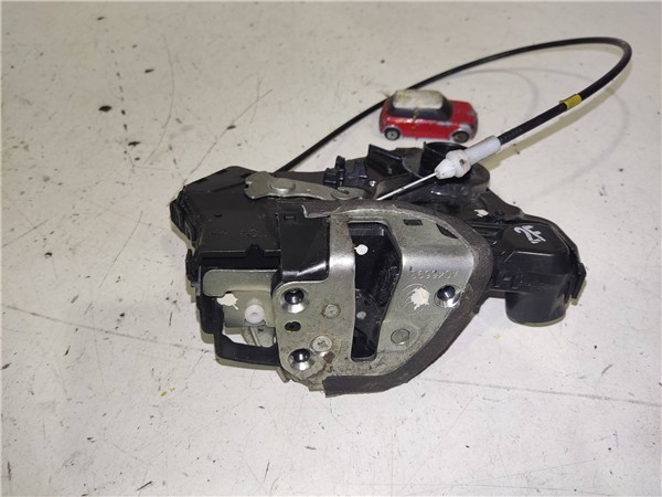 cerradura puerta delantera derecha toyota aur